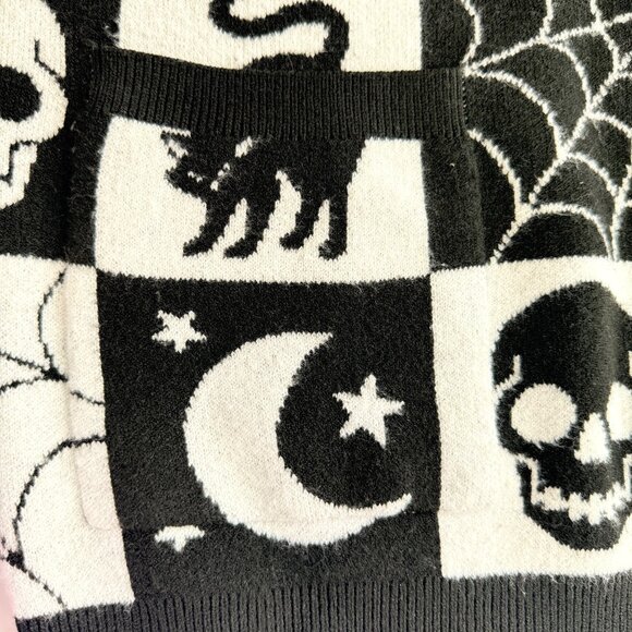 Torrid Cardigan Womens O/L Black White Halloween Print Button Front V-Neck Knit - Picture 3 of 7